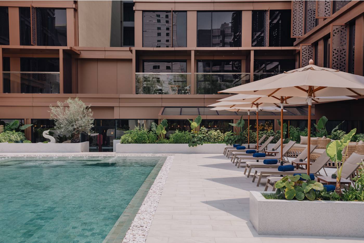 Nysa-Hotel-Bangkok-Sukhumvit-11-Pool-2