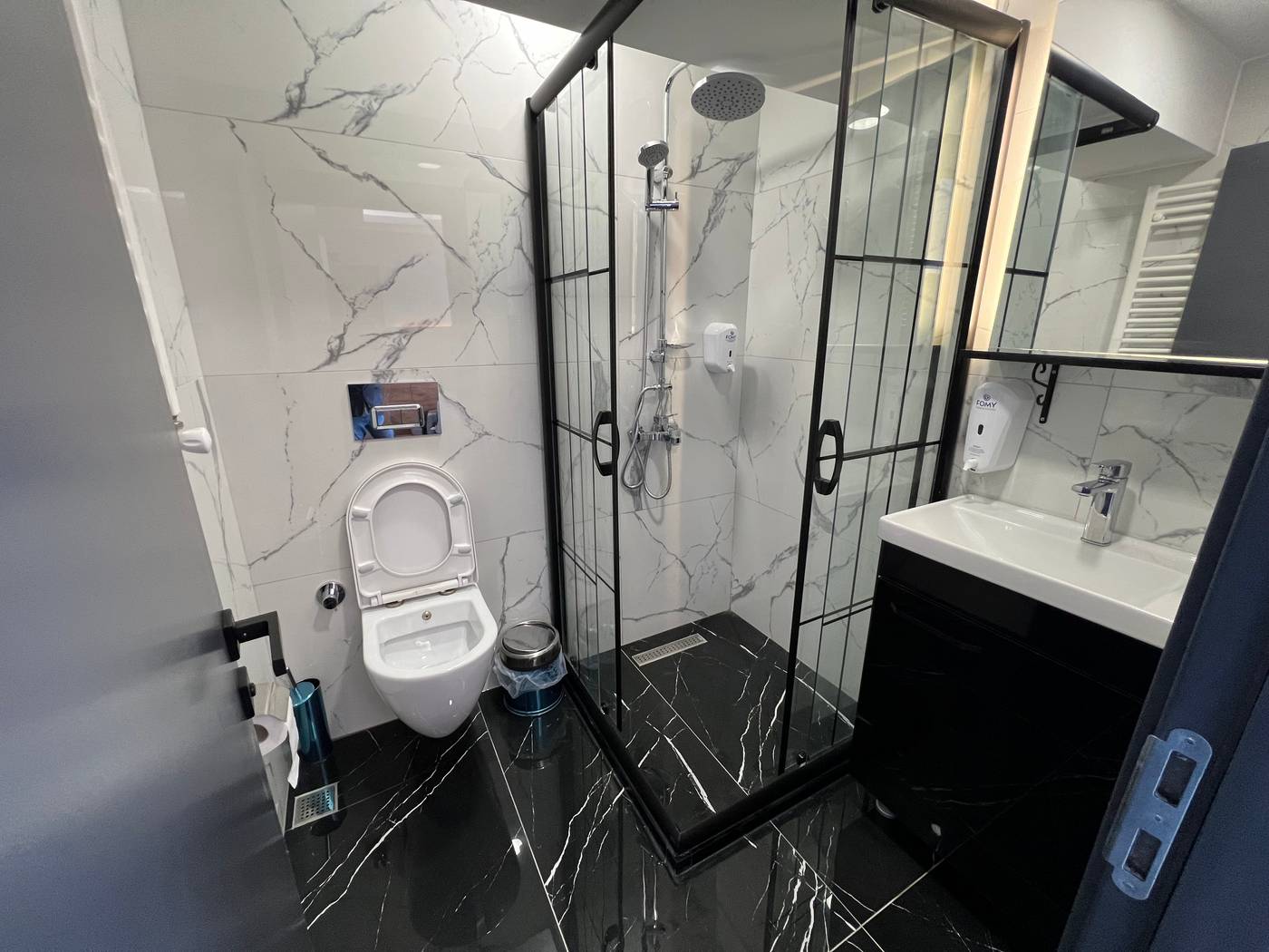 Blue-Suite-Otel-Room-16