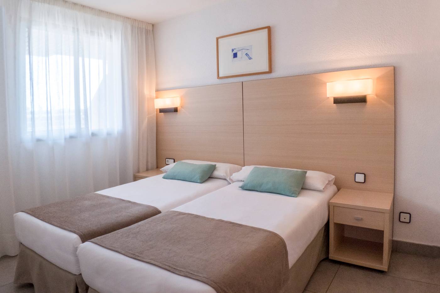 Cye-Salou-Apartments-Room-6