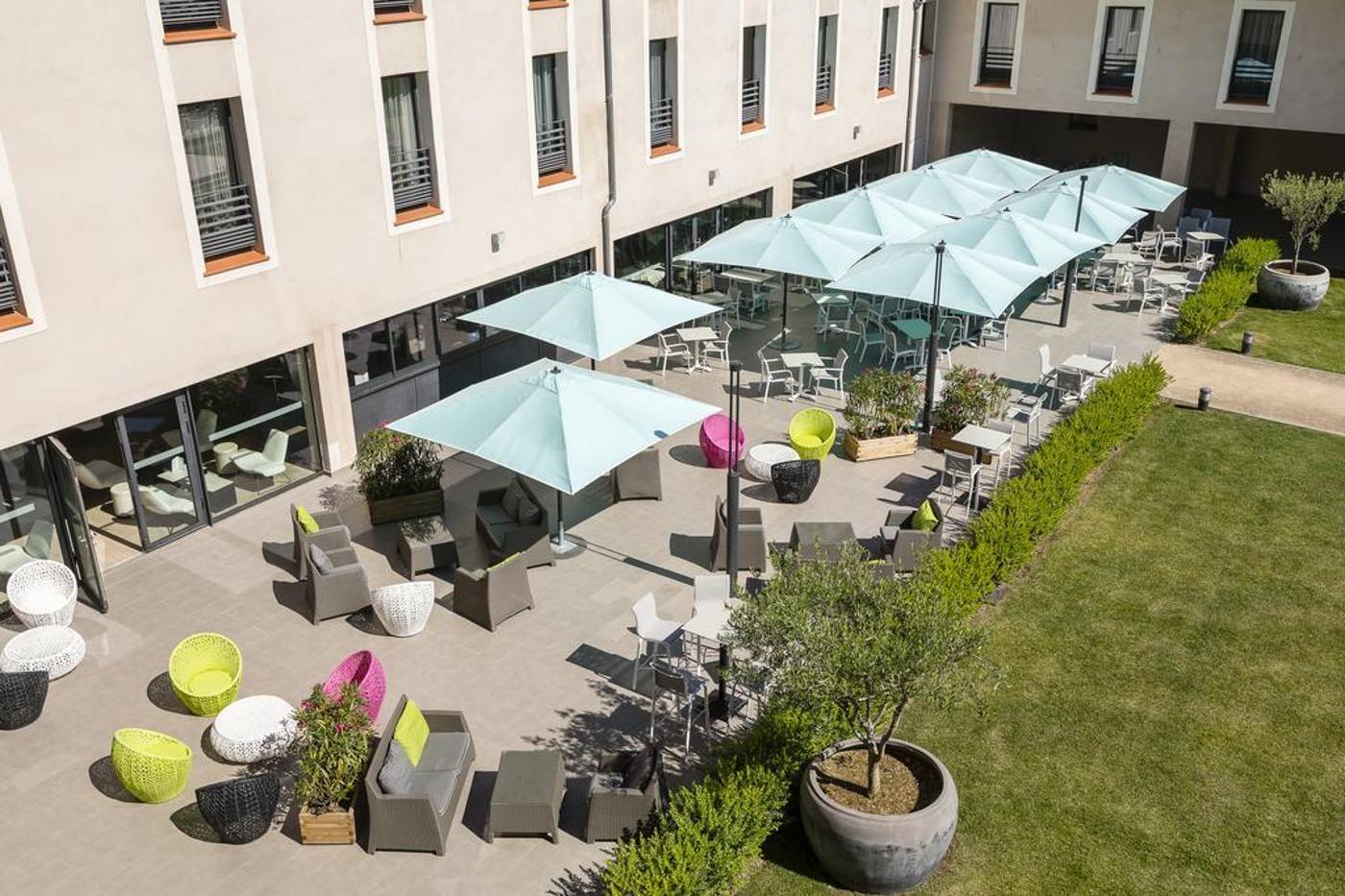 Grand Prix Hôtel & Restaurant-France-LE CASTELLET-General view-10