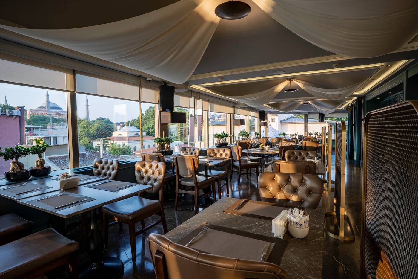 Romance-Istanbul-Hotel-Restaurant-11