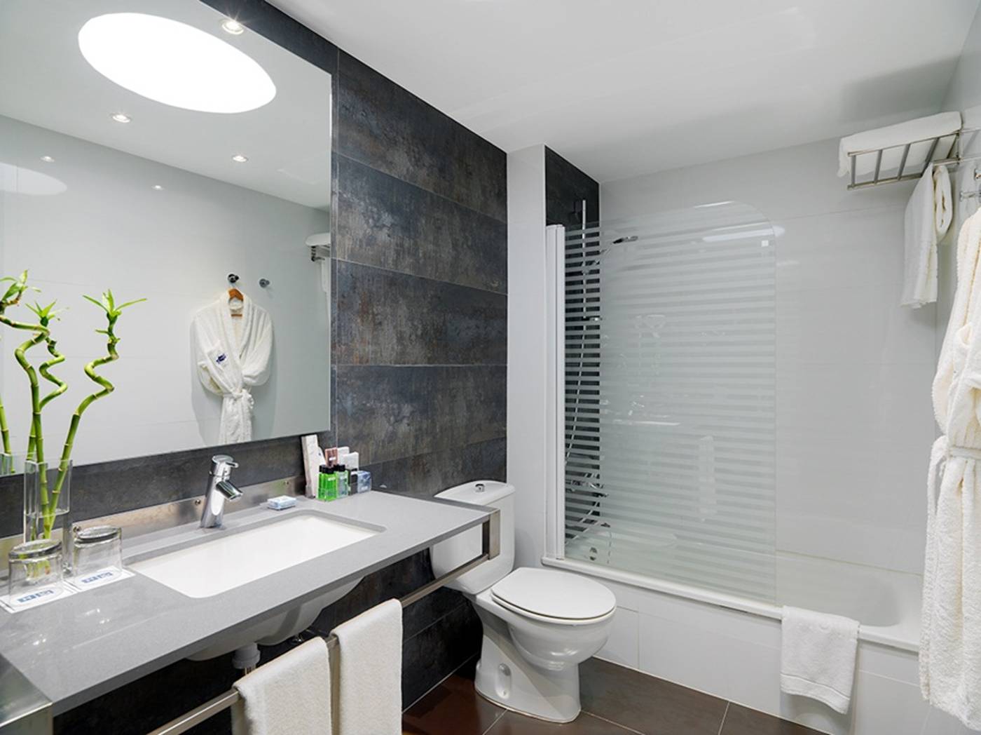 H10-White-Suites---Adults-Only-Room-23