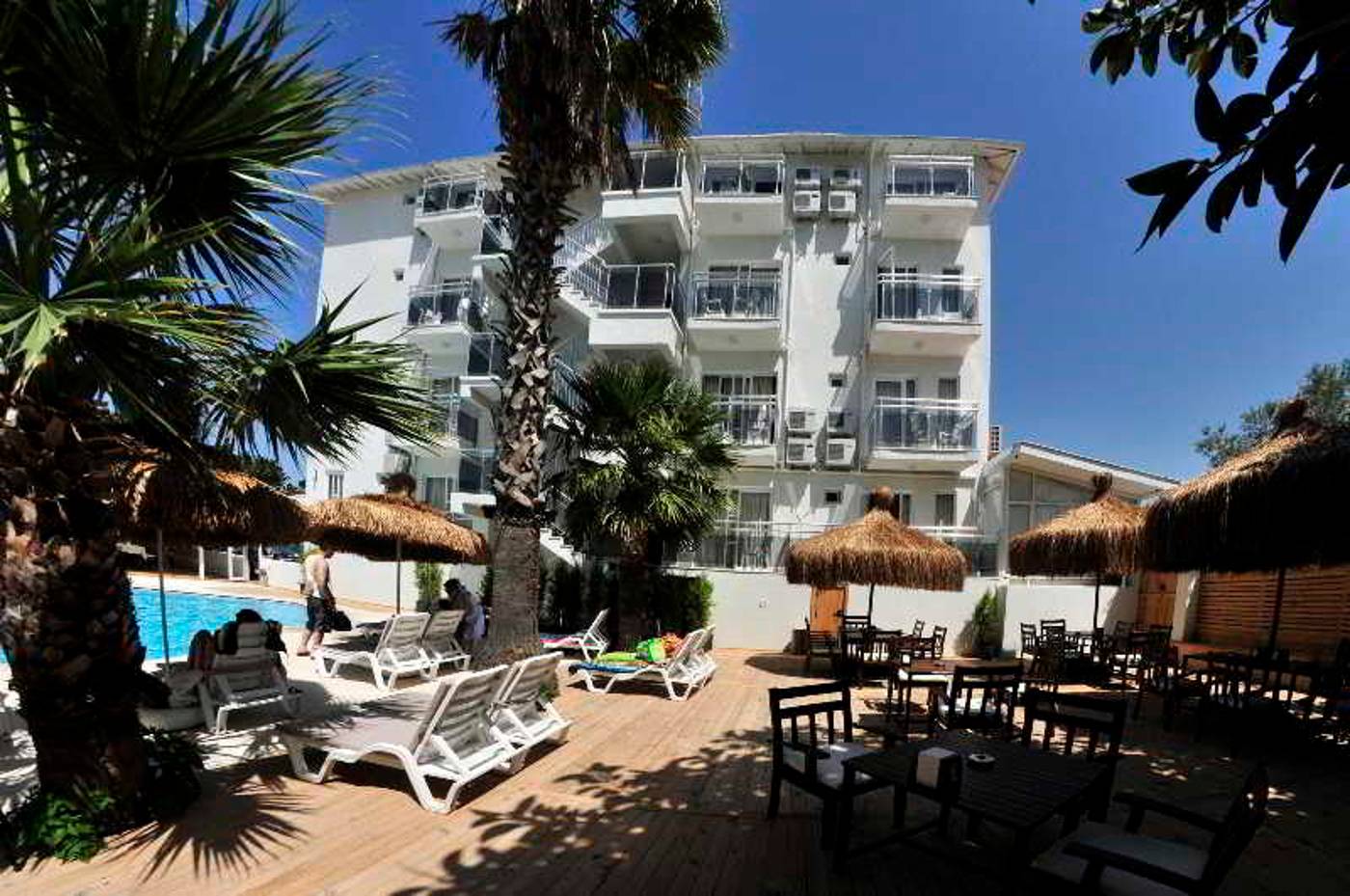 Makri-Beach-hotel-Lobby-3