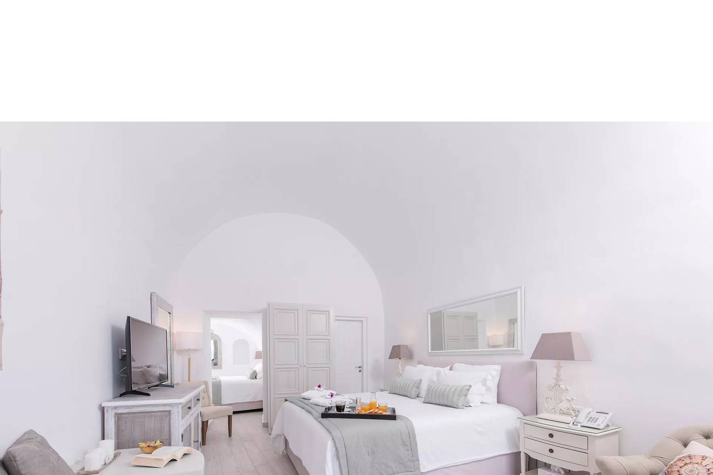 Aqua-Luxury-Suites-Room-24