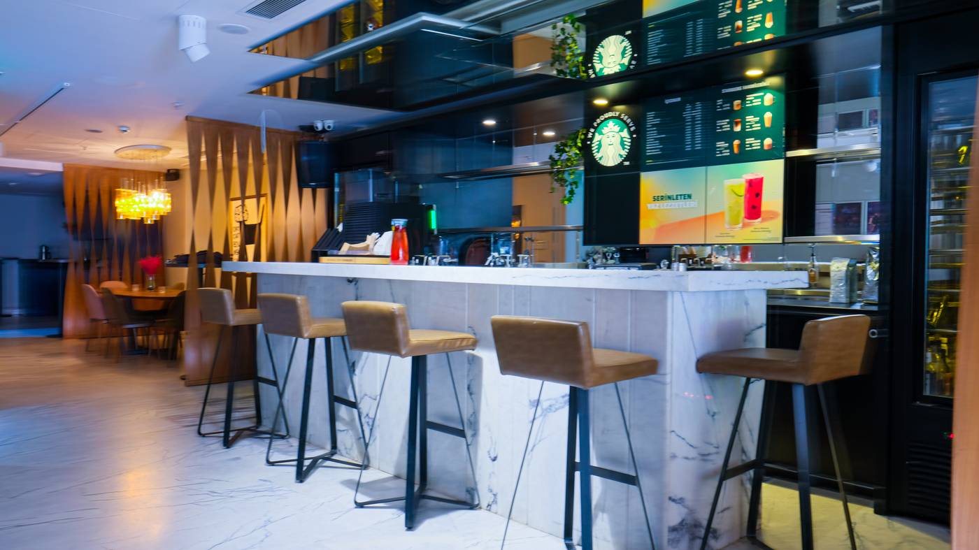 Endless-Art-Hotel-Lobby-8