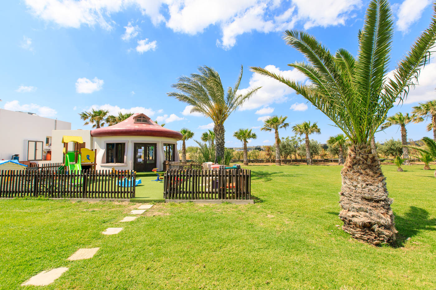 Sovereign-Beach-Hotel-Sports-and-Entertainment-23