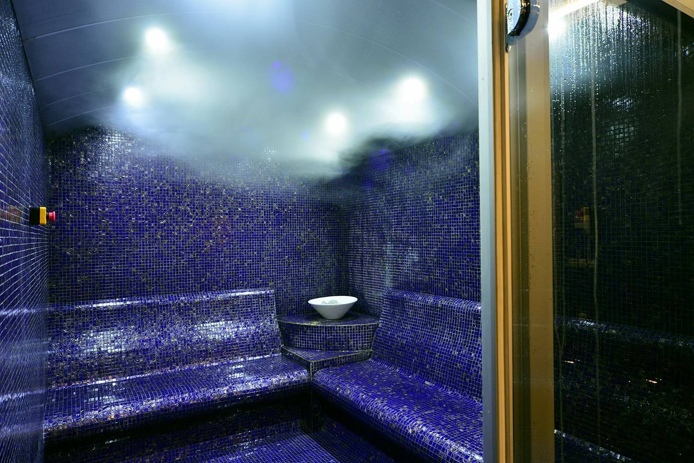 Azura-Deluxe-Resort---SPA-Hotel-Sports-and-Entertainment-44