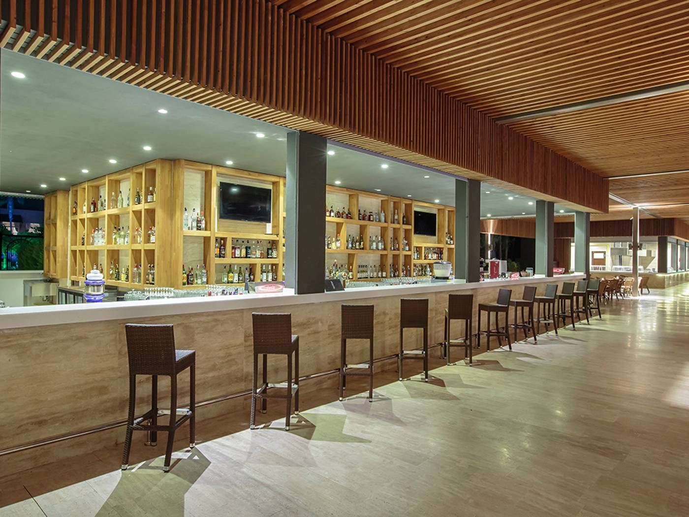 Alva-Donna-World-Palace-Hotel-Bar-58