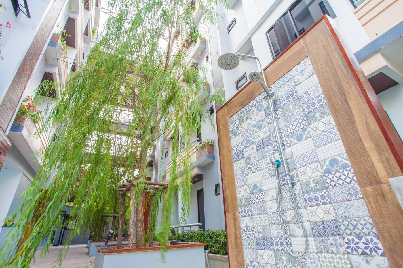 New-Siam-Palace-Ville-Hotel-Pool-8