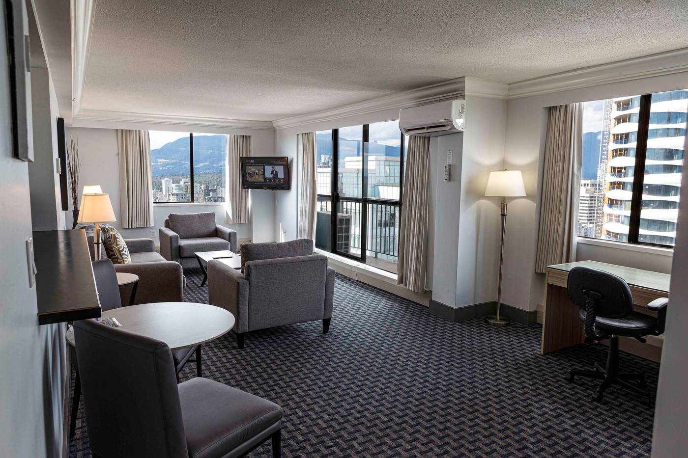 Century-Plaza-Hotel---Spa-Vancouver-Room-43