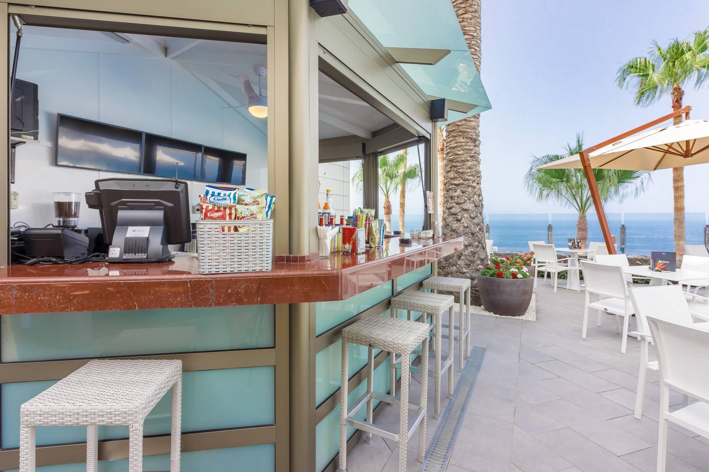 Diamond-Apartments-Bar-10