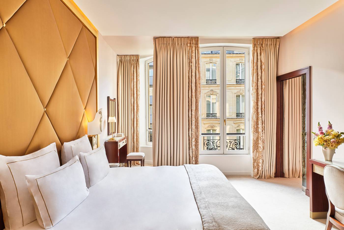 Hotel-Barriere-Le-Fouquets-Paris-Room-22