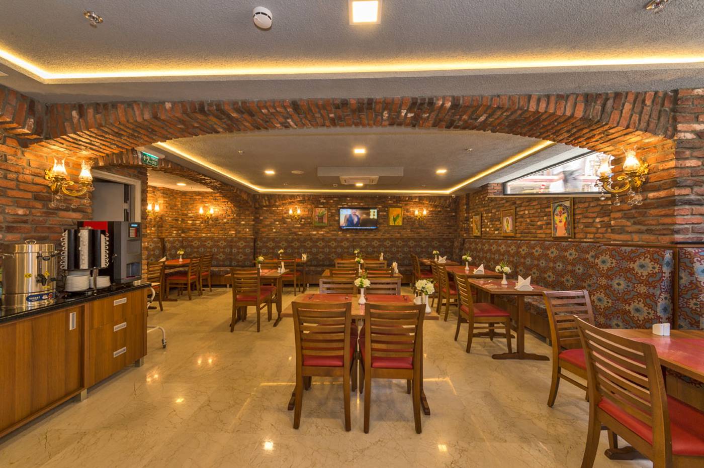 Aprilis-Gold-Hotel-Restaurant-9