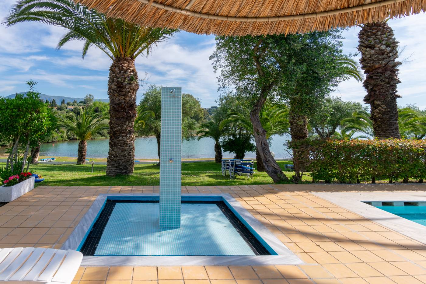 Govino-Bay-Apartments-Pool-10