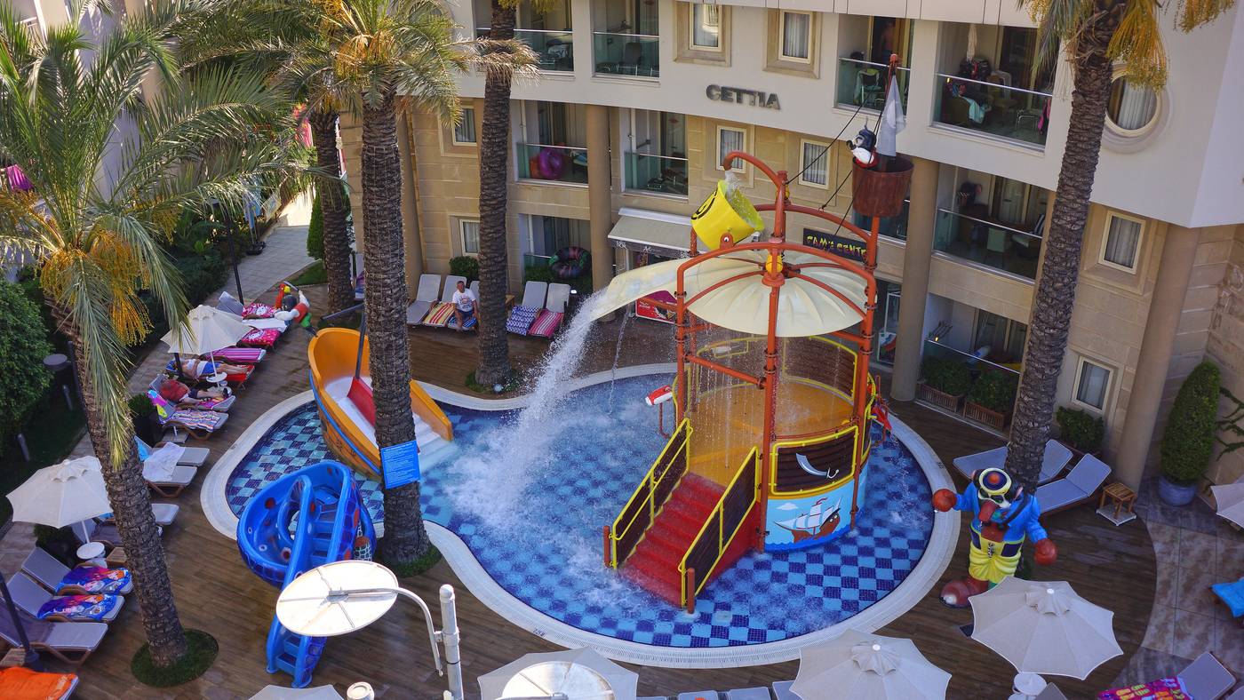 Grand-Cettia-Pool-49