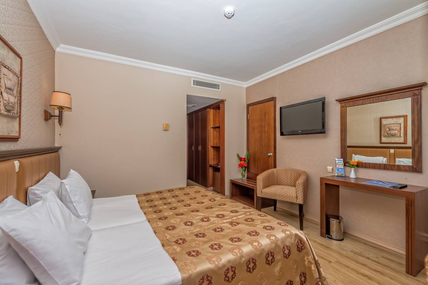 Royal-Atlantis-Beach-Room-19