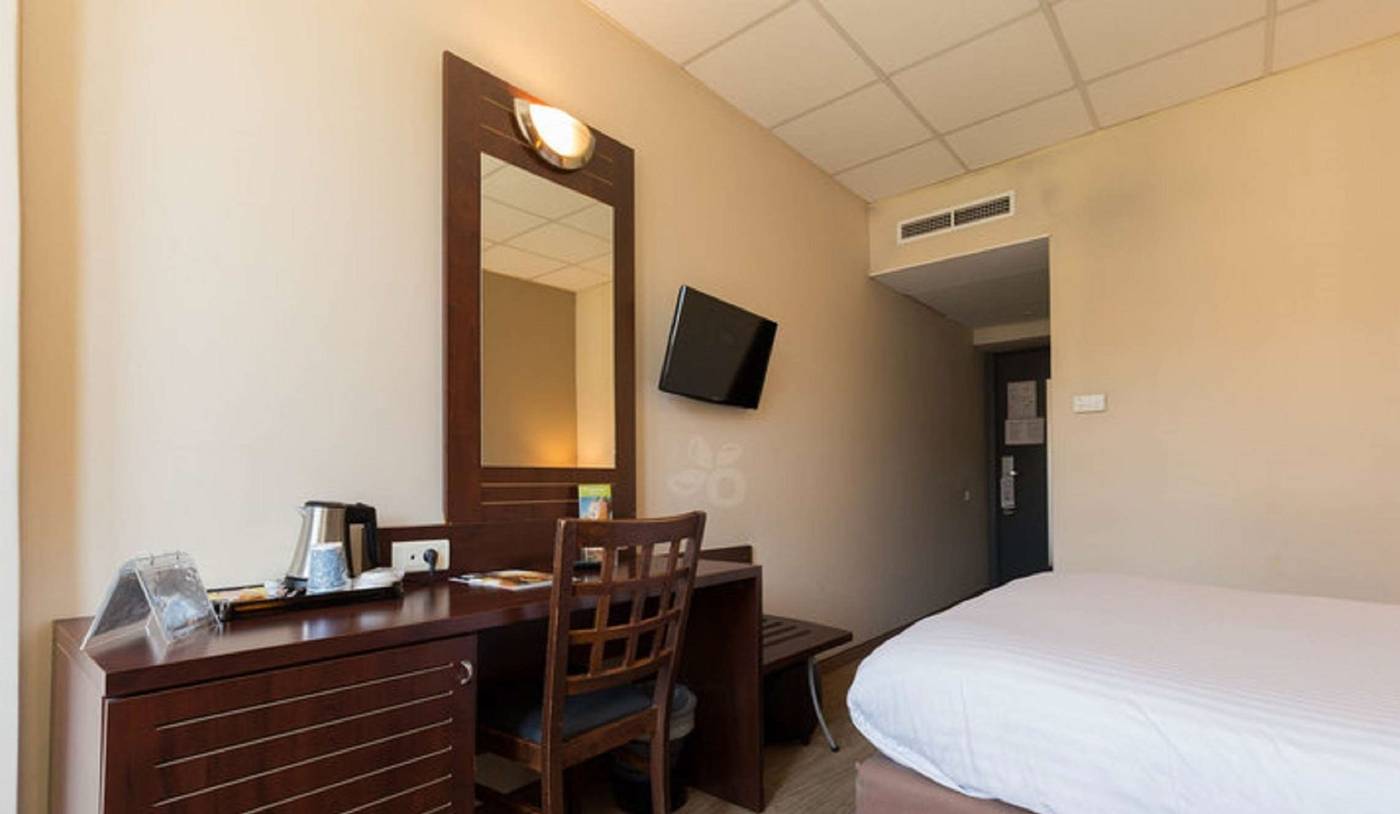 Kyriad-Nice-Centre-Gare-Room-20