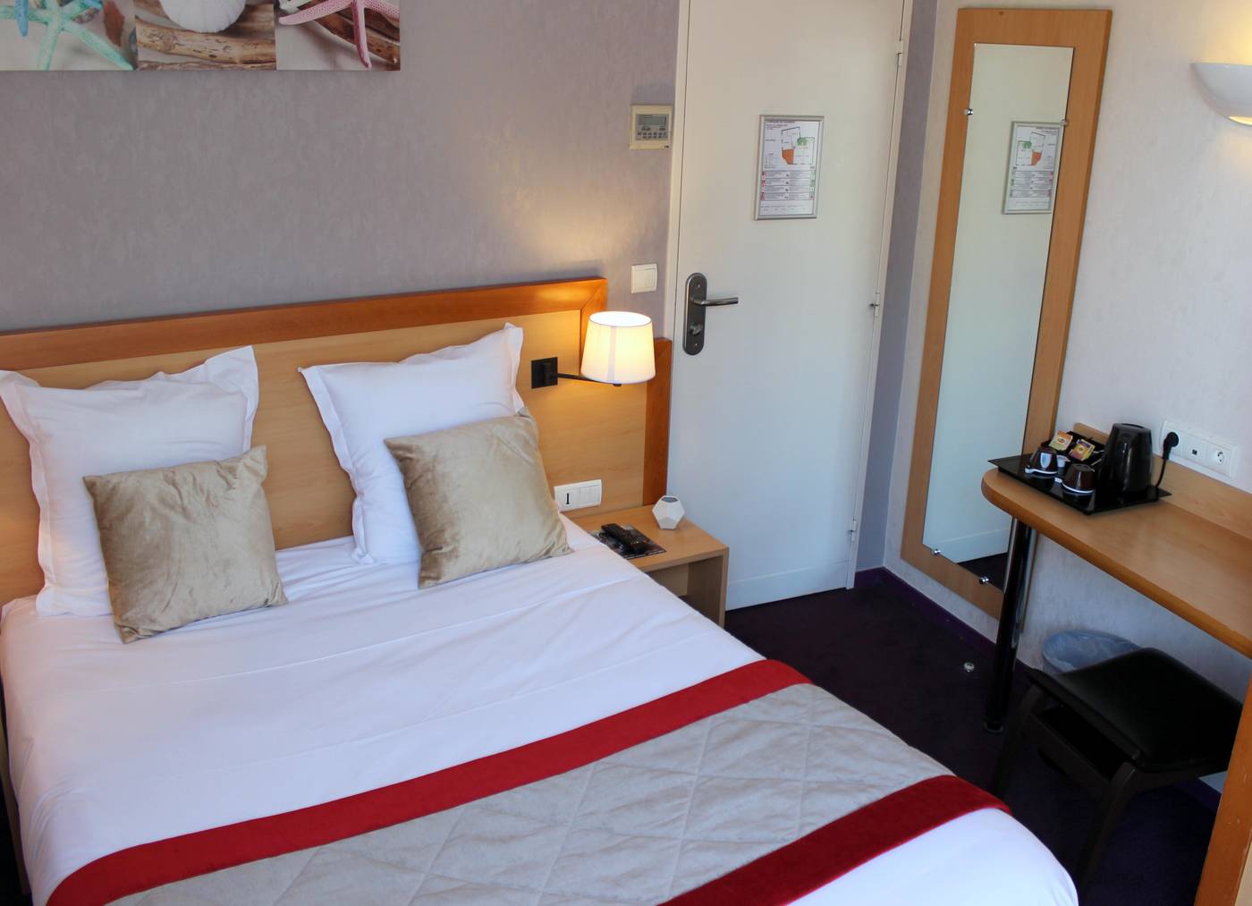 Hotel-Du-Chemin-Vert-Room-3