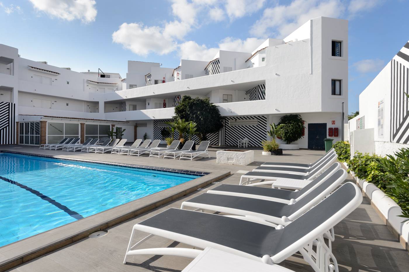 Aparthotel-Playasol-Mogambo-Pool-2