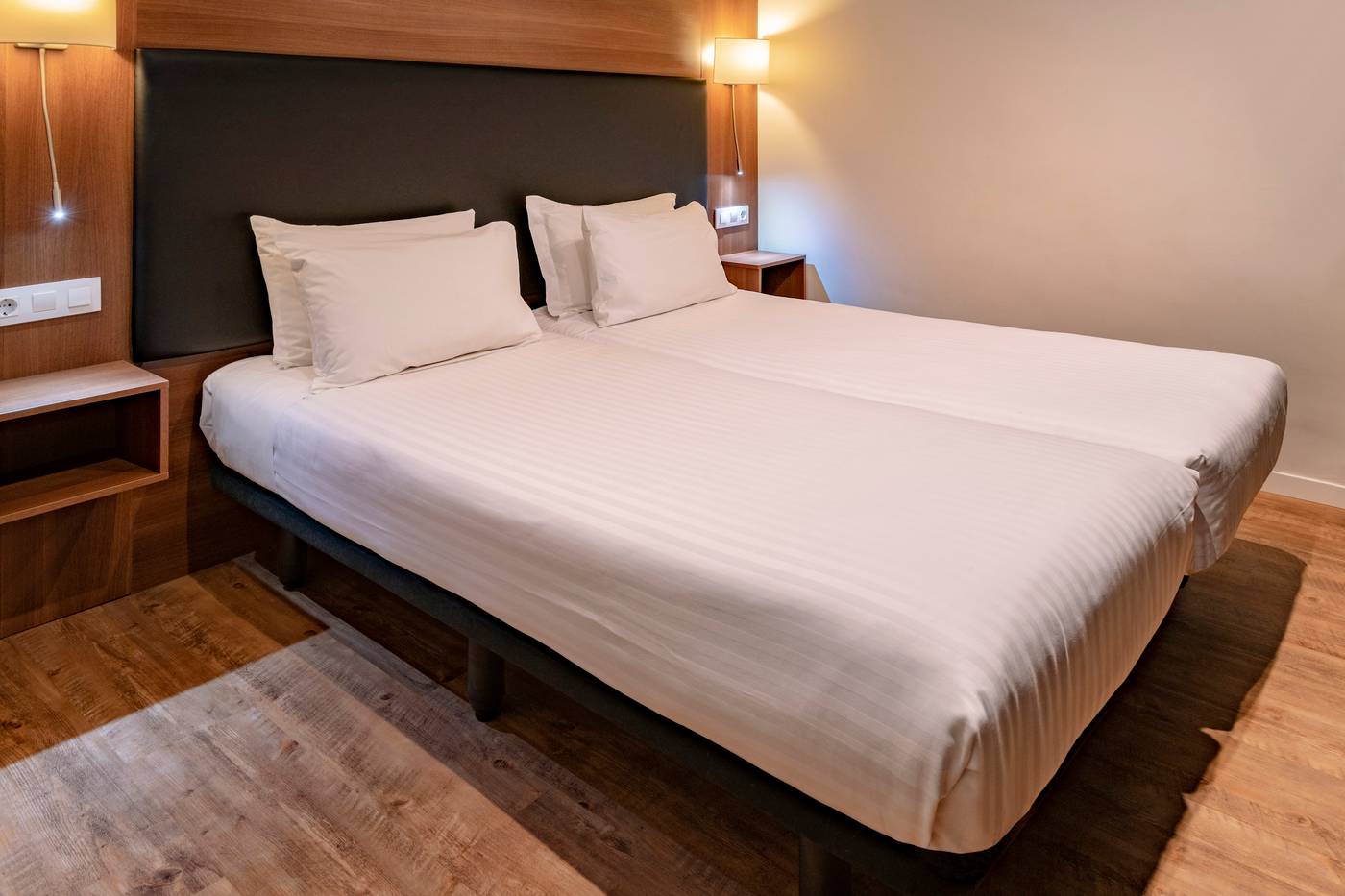 Apartamentos-Playa-De-Castelldefels-Room-27