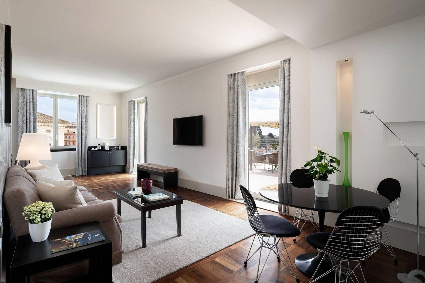 Sina-Bernini-Bristol--Autograph-Collection-Room-52