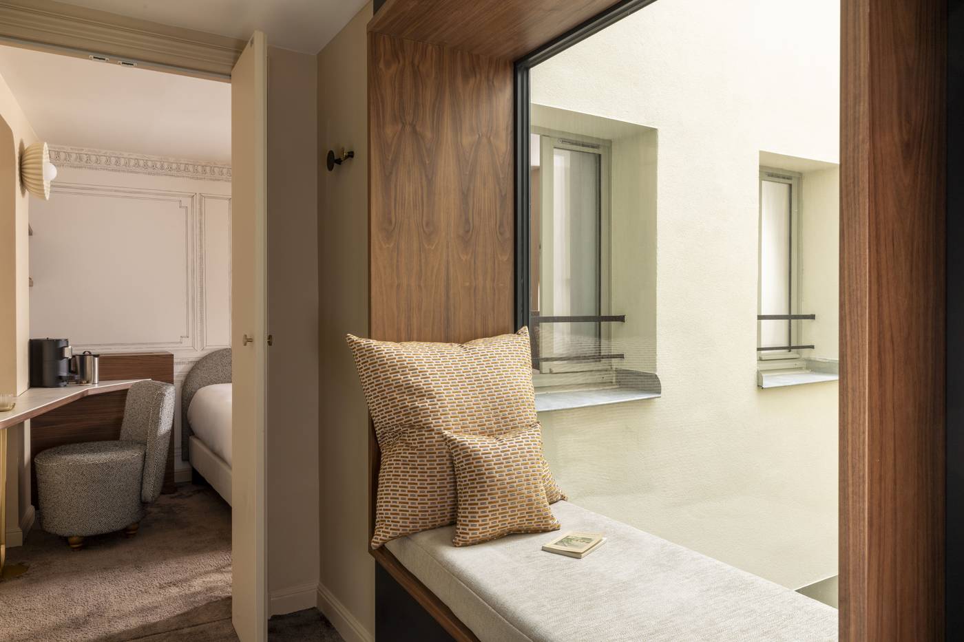 Hotel-L-de-Lutece-Room-6