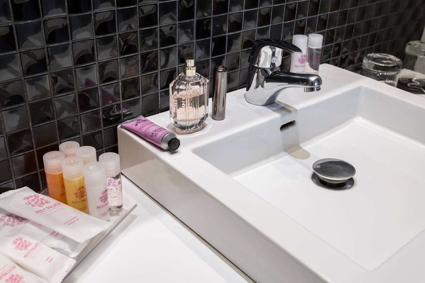 Petit-Palace-Lealtad-Plaza-Room-55