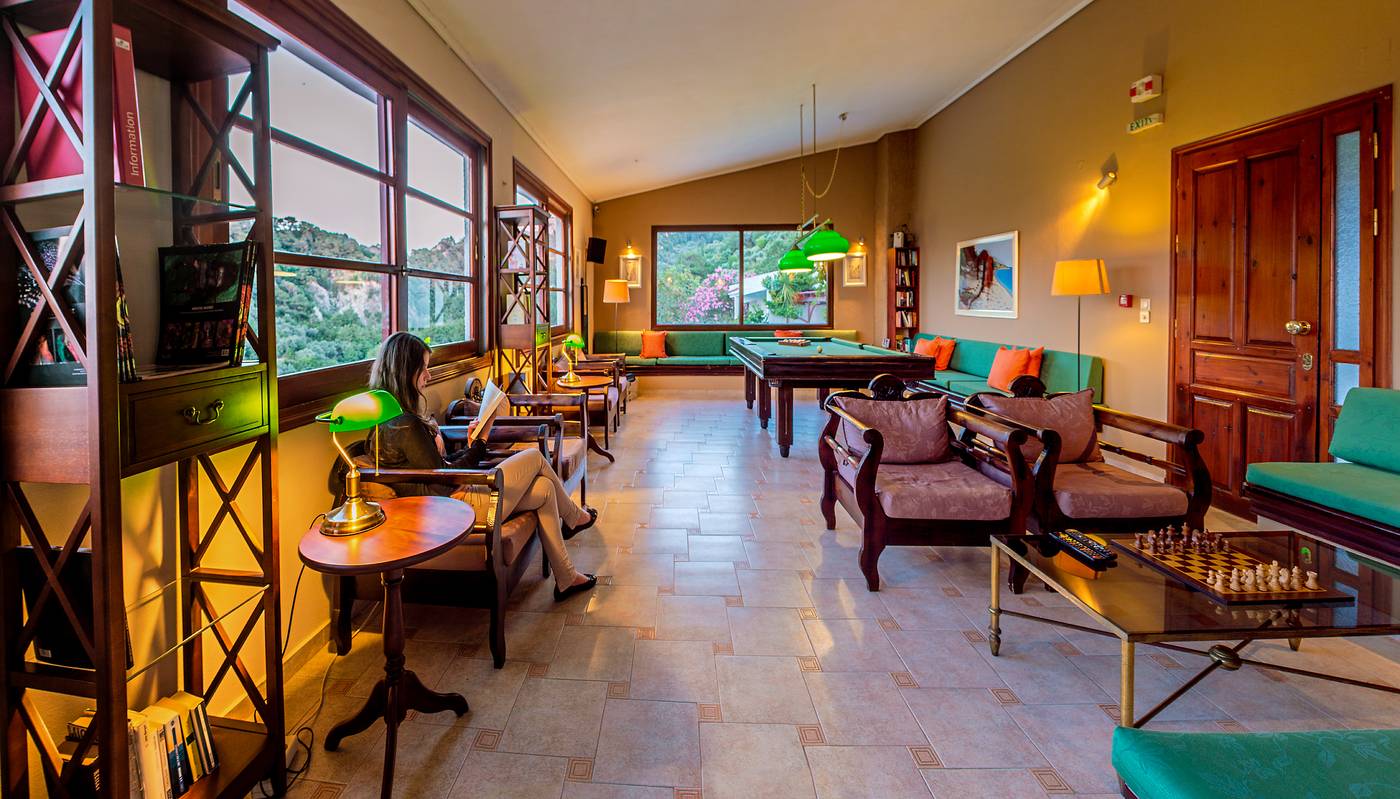 Daphne-Hotel-Lobby-14