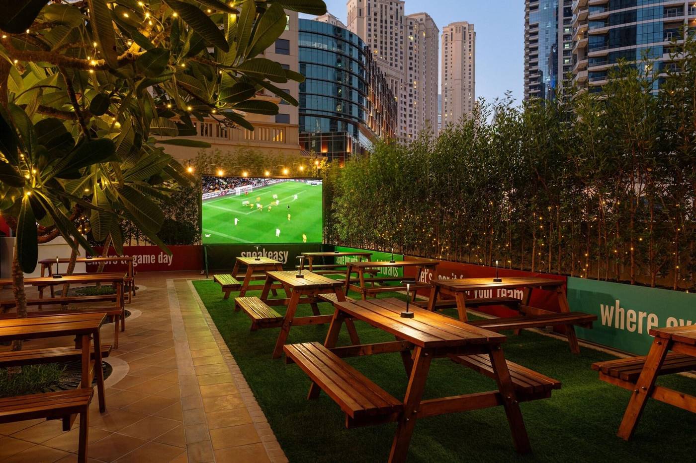 Delta-Hotels-by-Marriott-Jumeirah-Beach-Restaurant-24