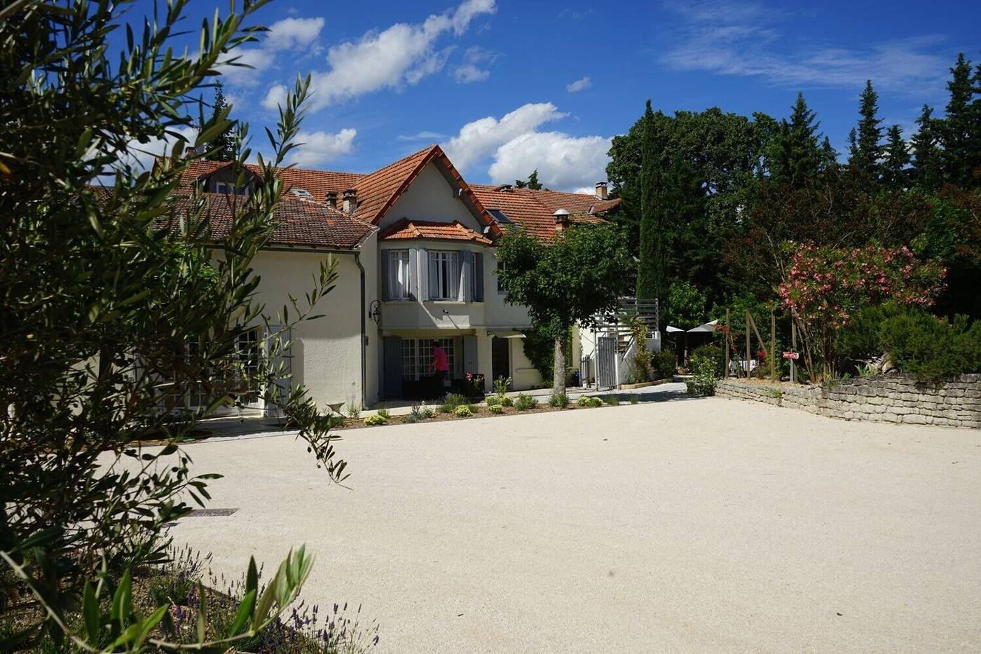 Logis Hostellerie Blason De Provence-France-Monteux-General view-2