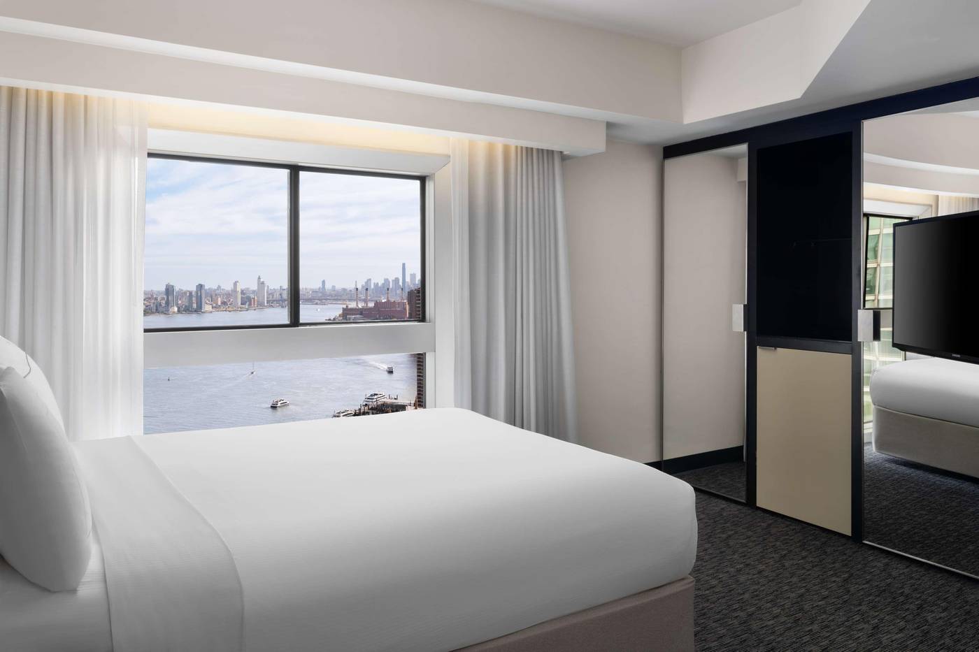 Millennium-Hilton-New-York-One-UN-Plaza-Room-53