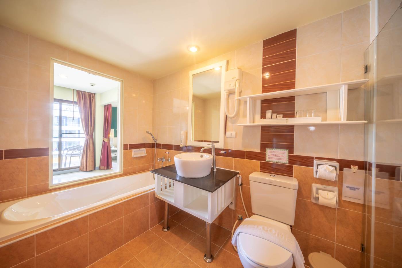 LA-Vintage-Resort--Former-Poppa-Palace--Room-37