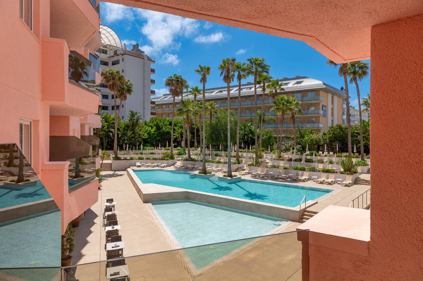 Aqua-Hotel-Montagut-Suites-Room-4