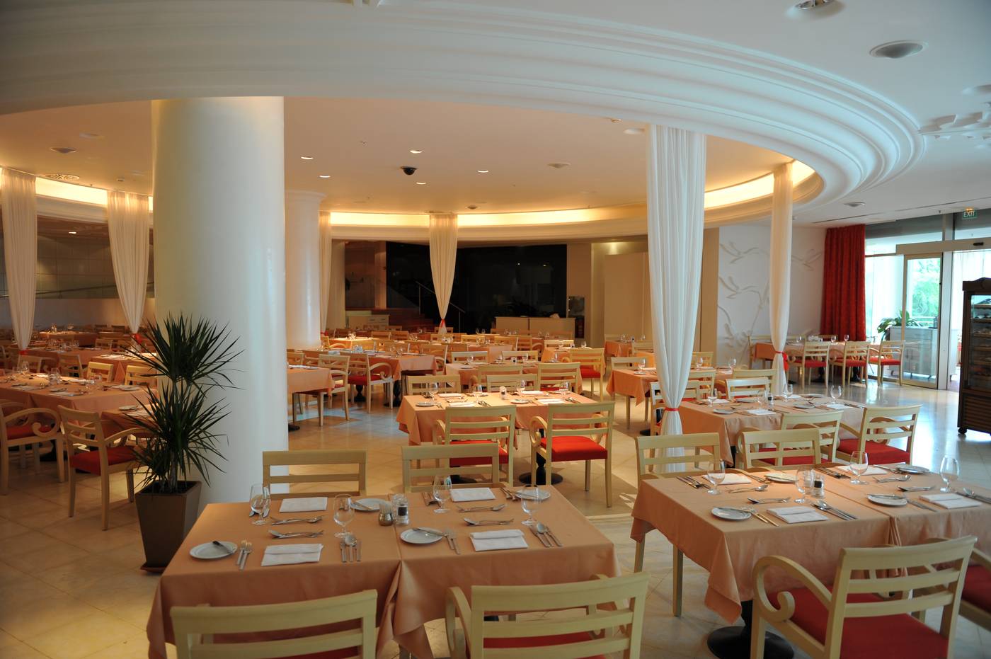 Splendid-Conference---Spa-Resort-Restaurant-40