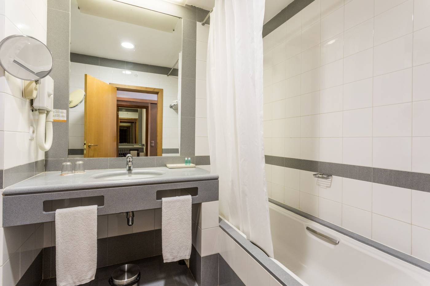 Riviera-Hotel-Carcavelos-Room-35