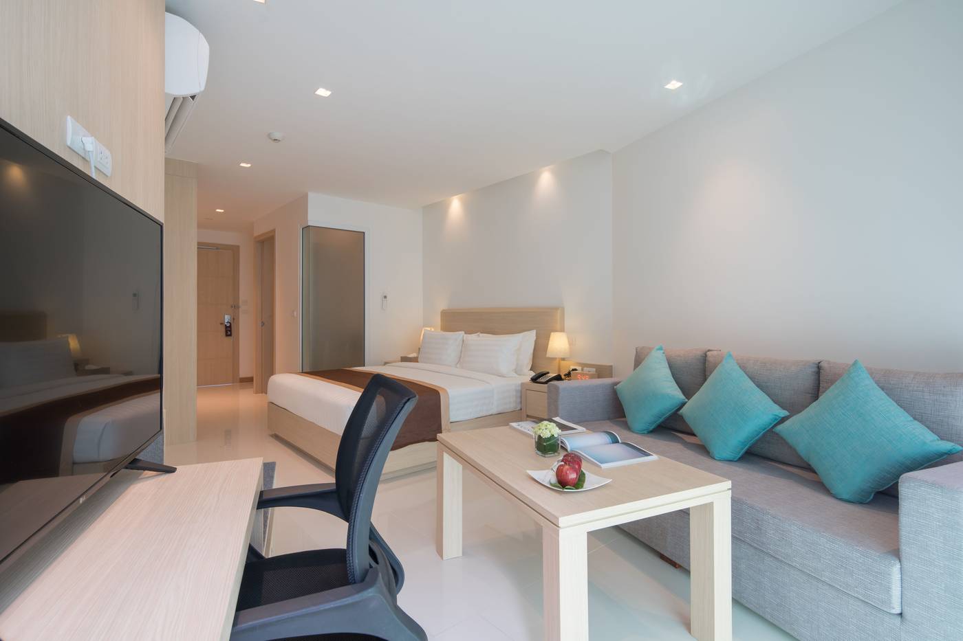 The-Beachfront-Hotel-Phuket-Room-26