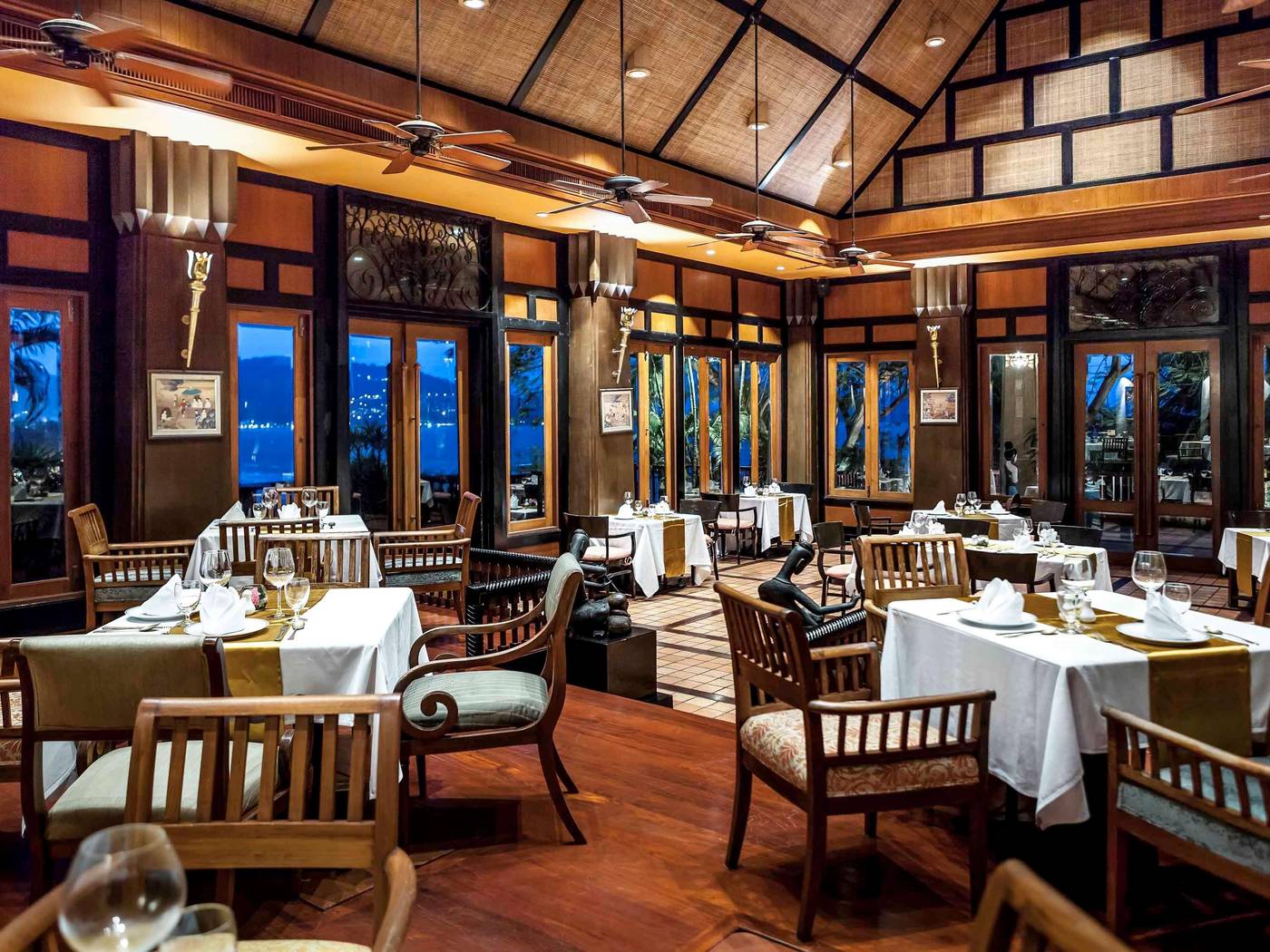 Novotel-Phuket-Resort-Restaurant-56