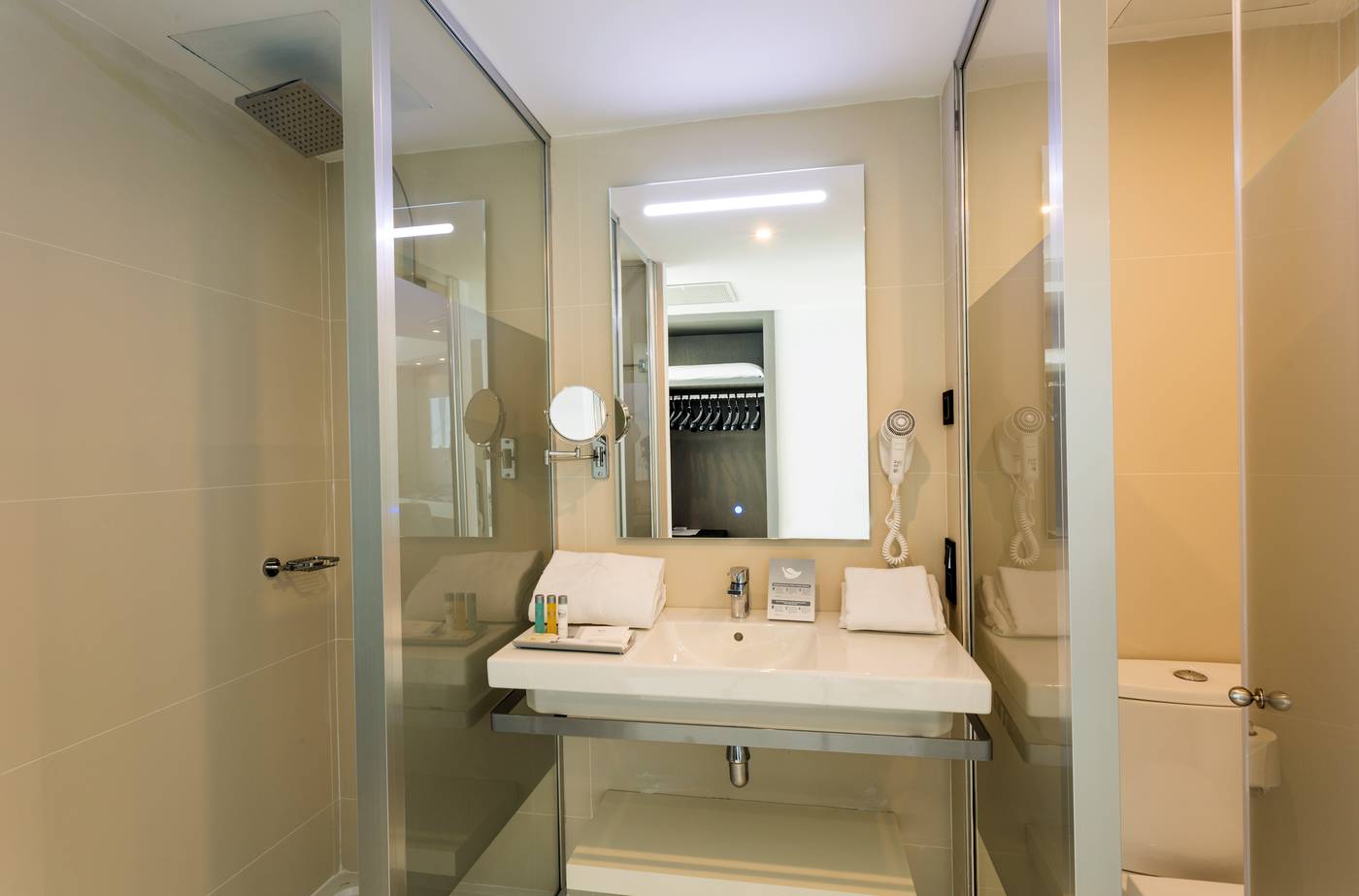 The-Ibiza-Twiins-Room-46