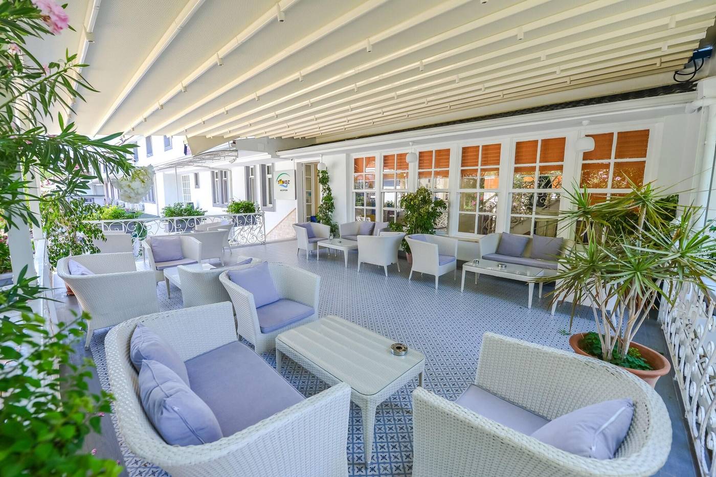 Tonoz-Beach-Hotel-Lobby-19