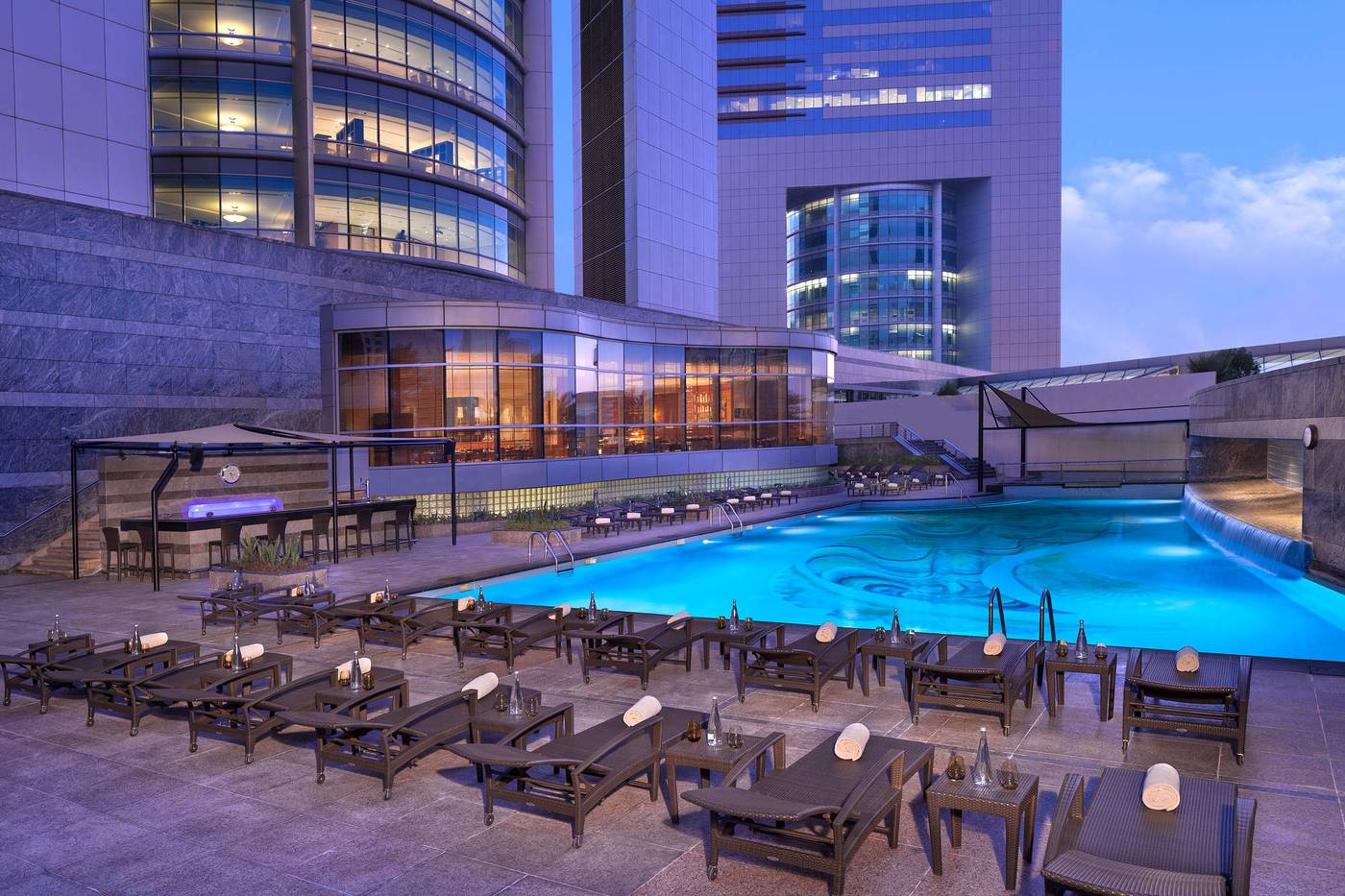 Jumeirah-Emirates-Towers-Pool-3