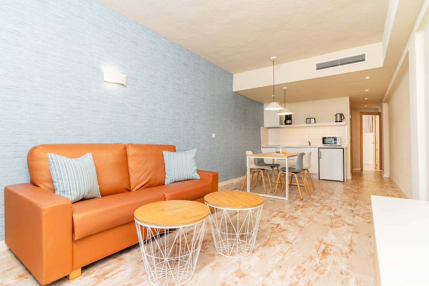 Hovima-La-Pinta-Beachfront-Family-Hotel-Room-19