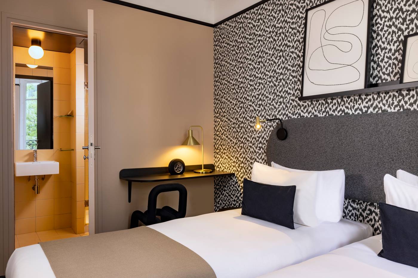 Au-Palais-de-Chaillot-Room-20