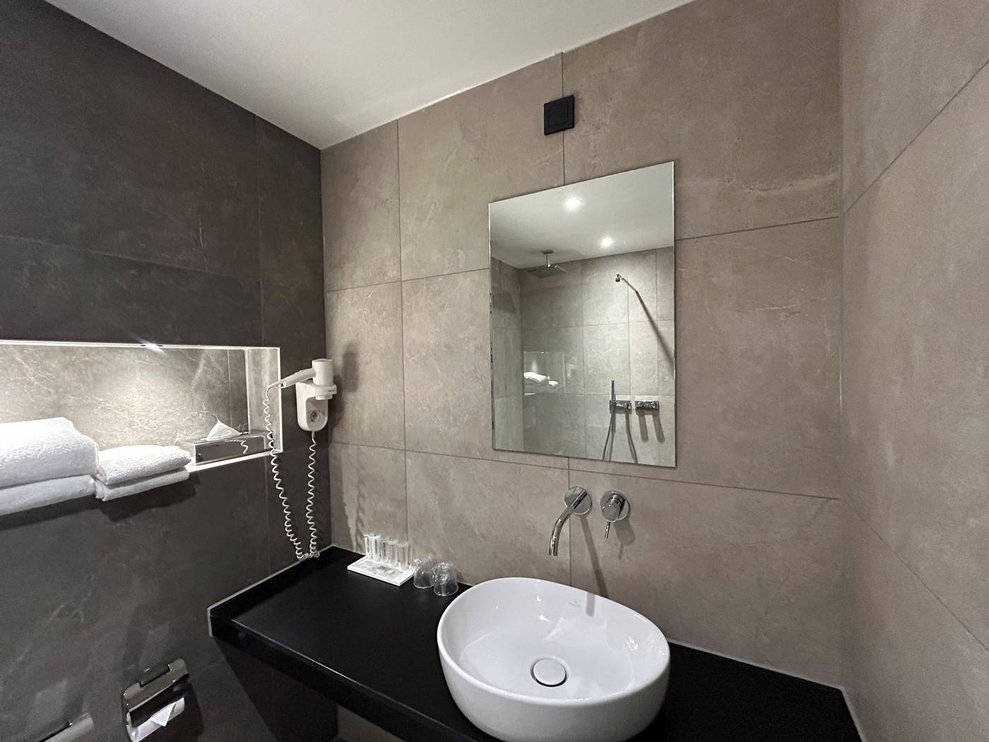 Xo-Hotels-Blue-Tower-Room-31