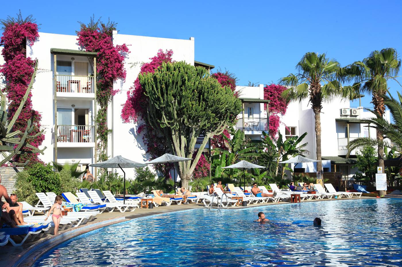 Parkim-Ayaz-Hotel-Pool-2