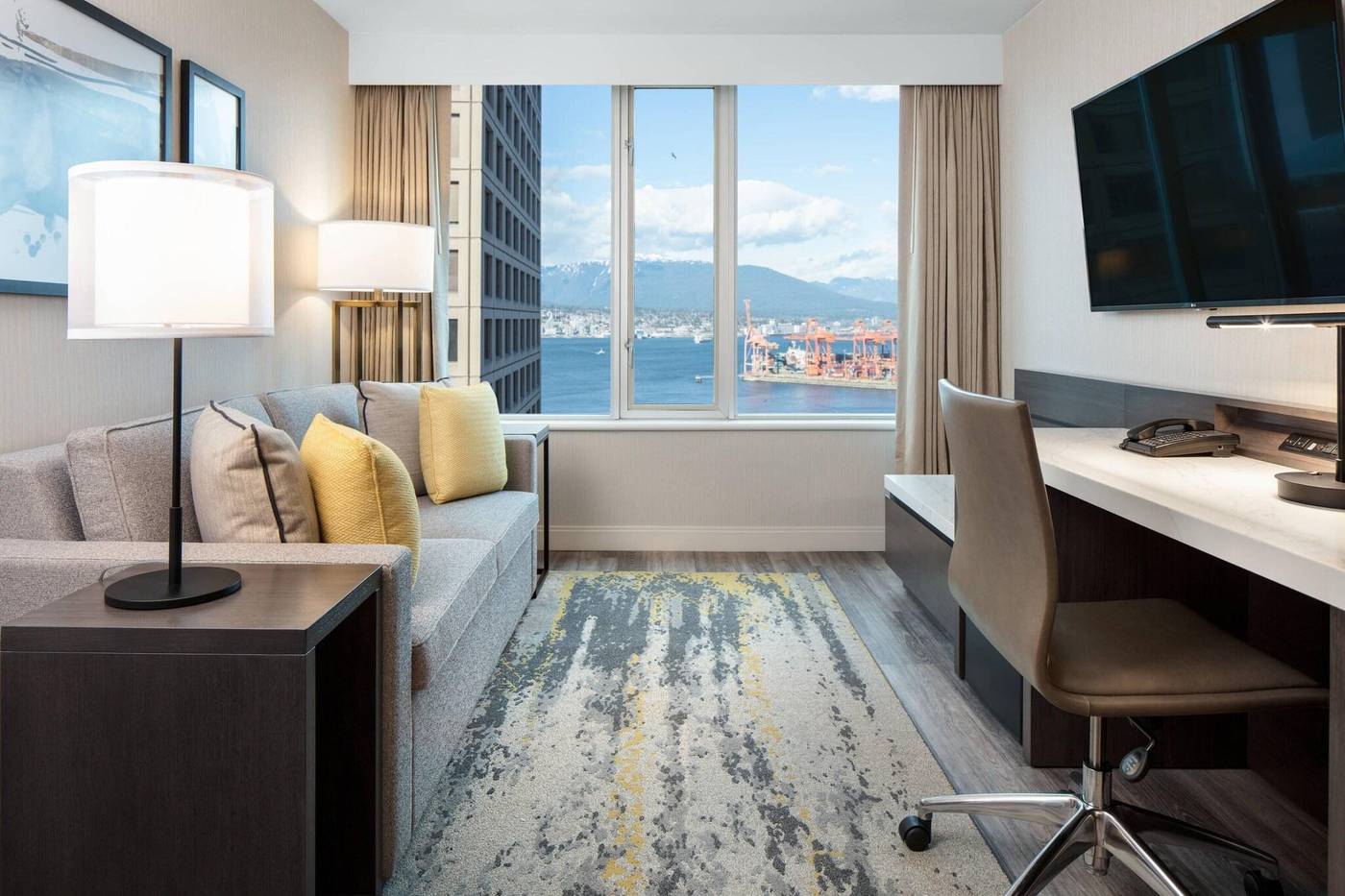 Delta-Hotels-By-Marriott-Vancouver-Downtown-Suites-Room-11
