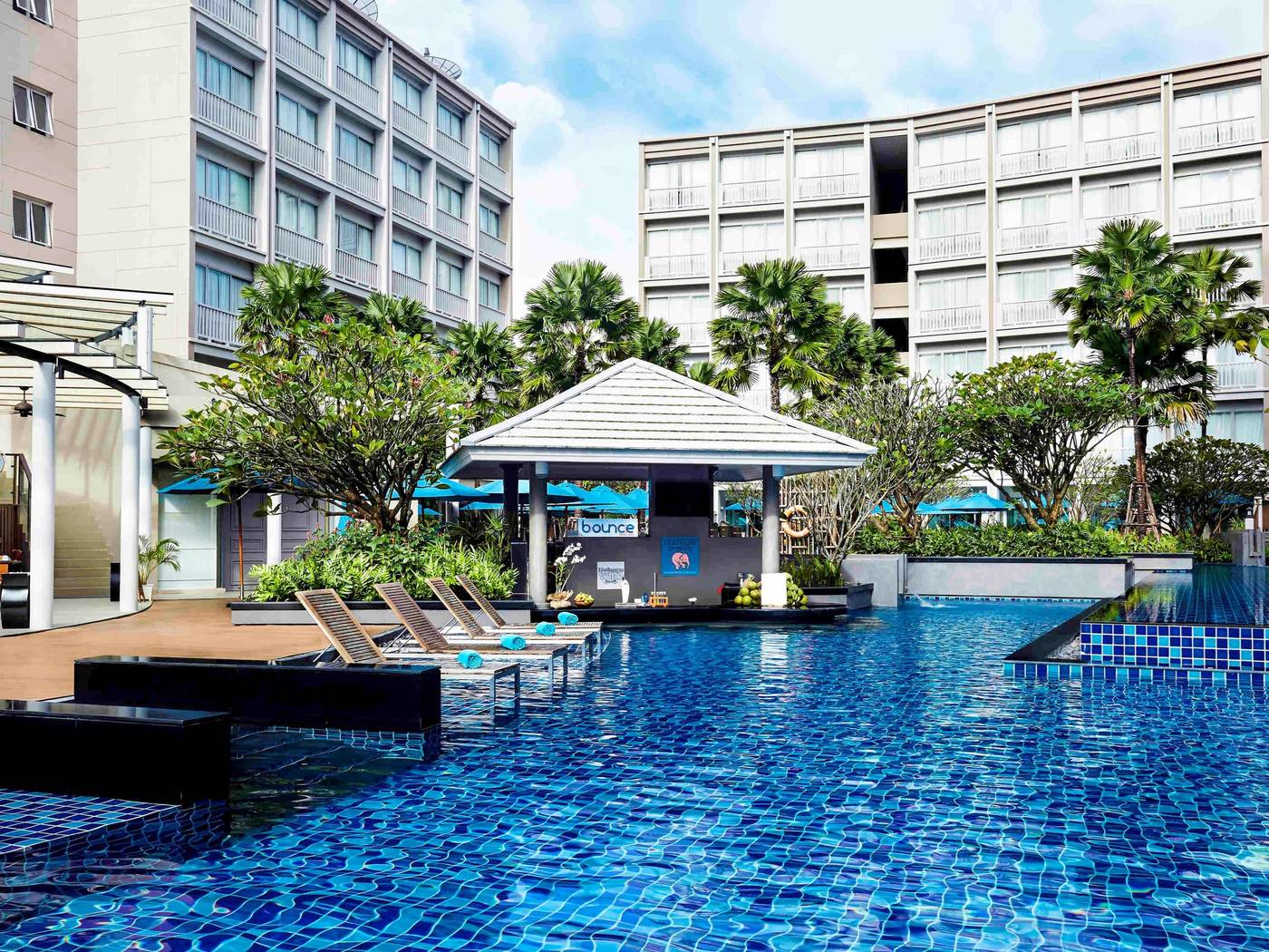 Grand-Mercure-Phuket-Patong-Bar-4