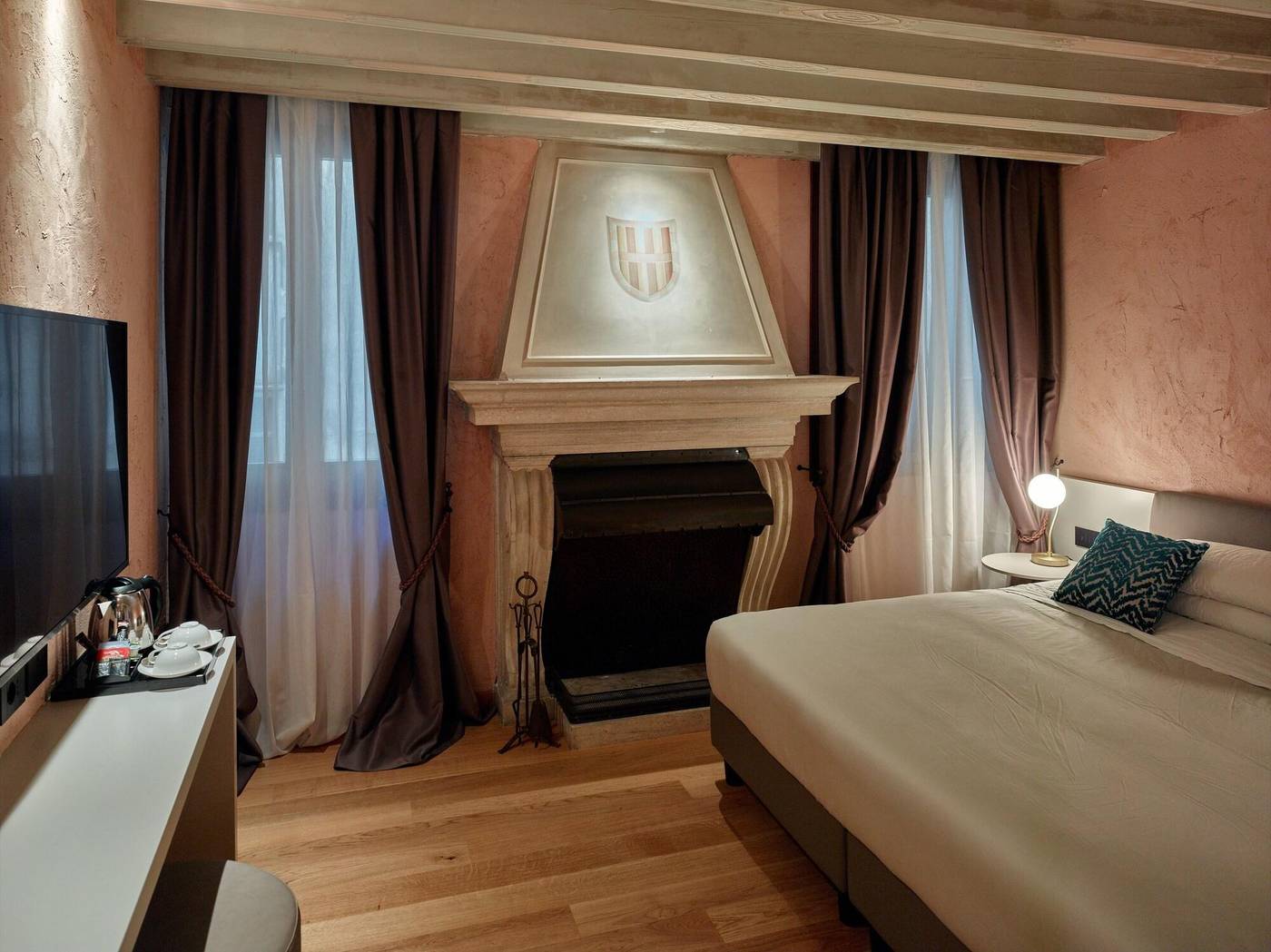 Ca--dei-Proverbi-Suites-Room-10