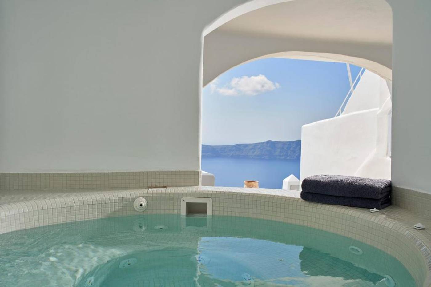 El-Verano-Collection-Santorini-Room-61