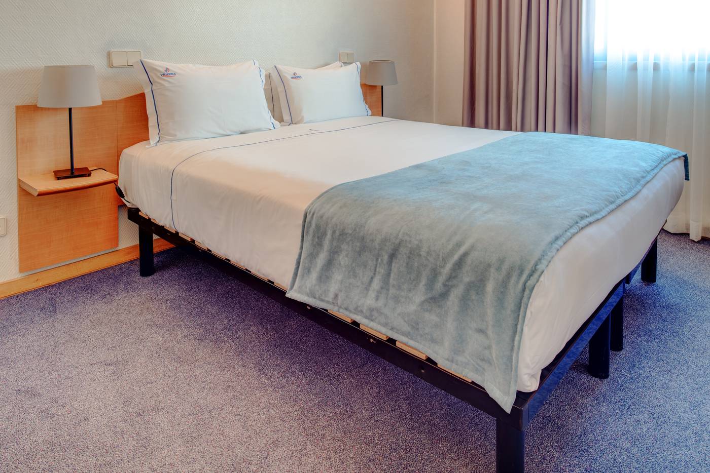 VIP-Executive-Suites-Eden-Room-23