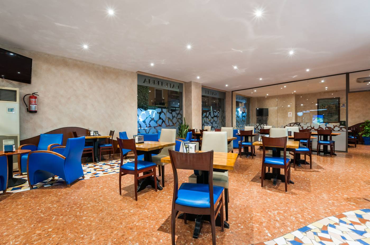 Gaudi-Bar-20